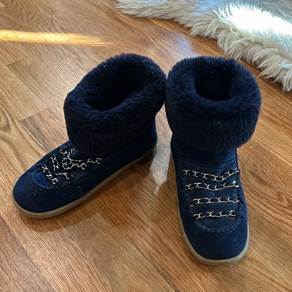 Chanel suede and Shearling snow boots navy blue gold chain upper size 37 - Picture 11 of 11